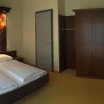 Cinehotel Maroni Цирндорф