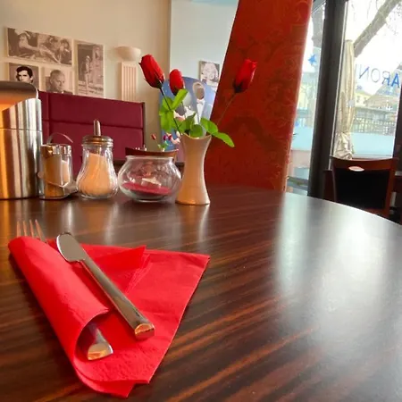 Cinehotel Maroni فندق 3*