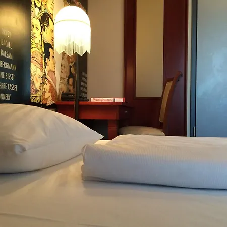 Cinehotel Maroni فندق 3*