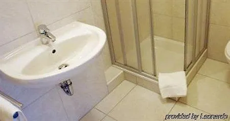 Cinehotel Maroni فندق 3*