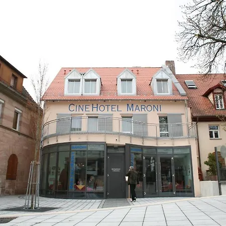 Cinehotel Maroni فندق 3*