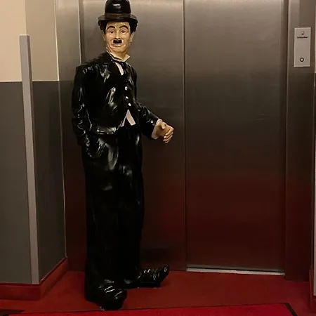 Cinehotel Maroni ホテル