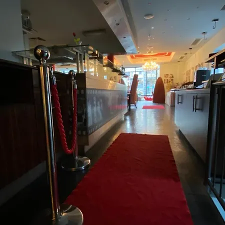 Cinehotel Maroni זירנדורף