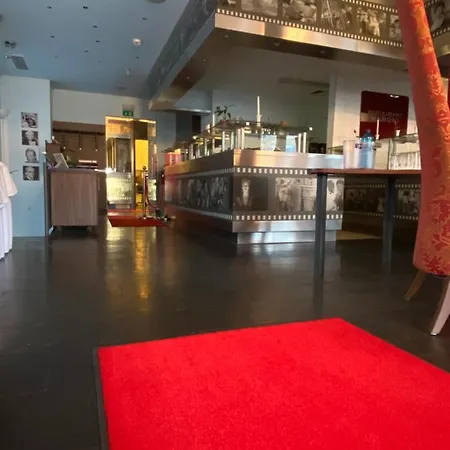 Szálloda Cinehotel Maroni