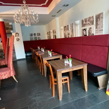 Szálloda Cinehotel Maroni