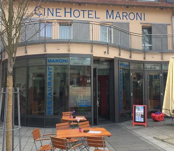 Cinehotel Maroni فندق