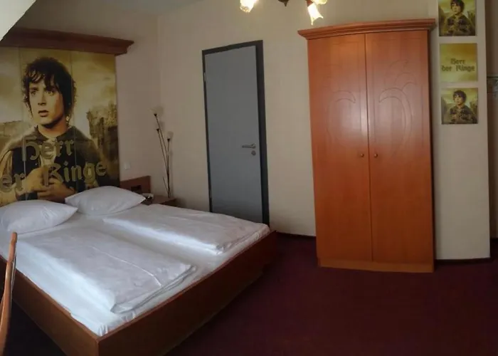 Cinehotel Maroni מלון זירנדורף