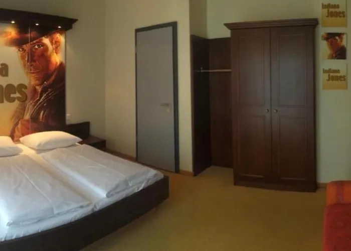 Cinehotel Maroni זירנדורף