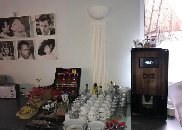 Cinehotel Maroni מלון 3*