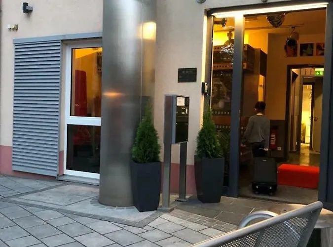 Cinehotel Maroni فندق زيمدورف