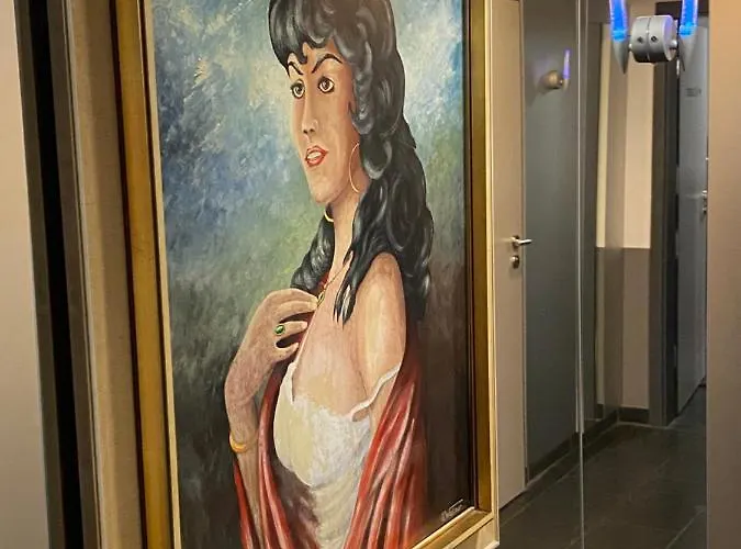 Cinehotel Maroni מלון זירנדורף