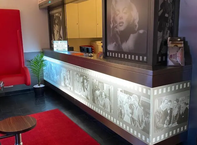 Cinehotel Maroni 3* زيمدورف
